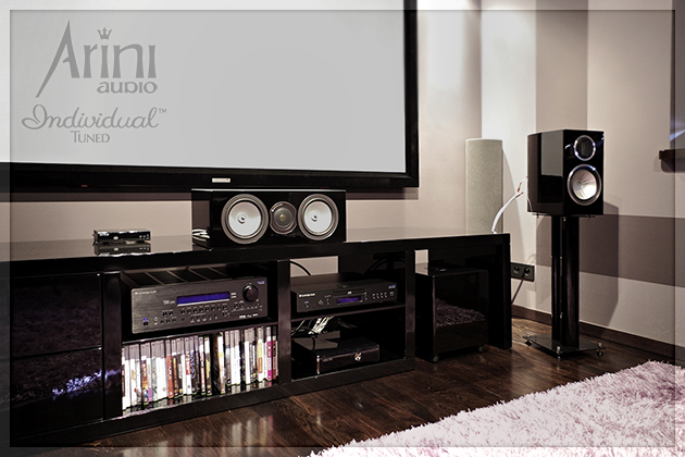 Sala kinowa z Monitor Audio, adaptacją akustyczną i okablowaniem Individual